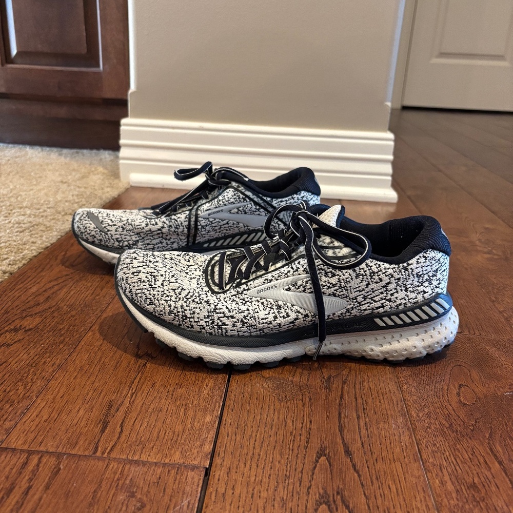 BROOKS Adrenaline GTS 20 Women’s Running Shoes - Size 8.5 - Black / White